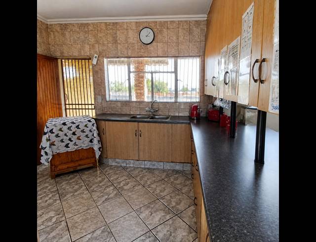 3 BEDROOM HOUSE FOR SALE IN VAN DER WESTHUIZEN
